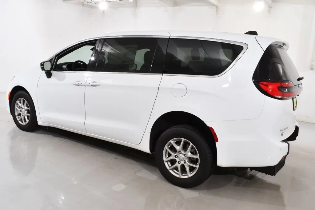 2026 Chrysler Pacifica - $61,900