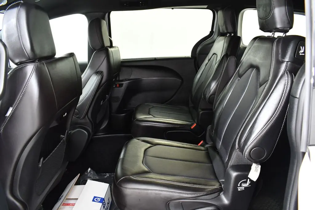 2026 Chrysler Pacifica - $61,900