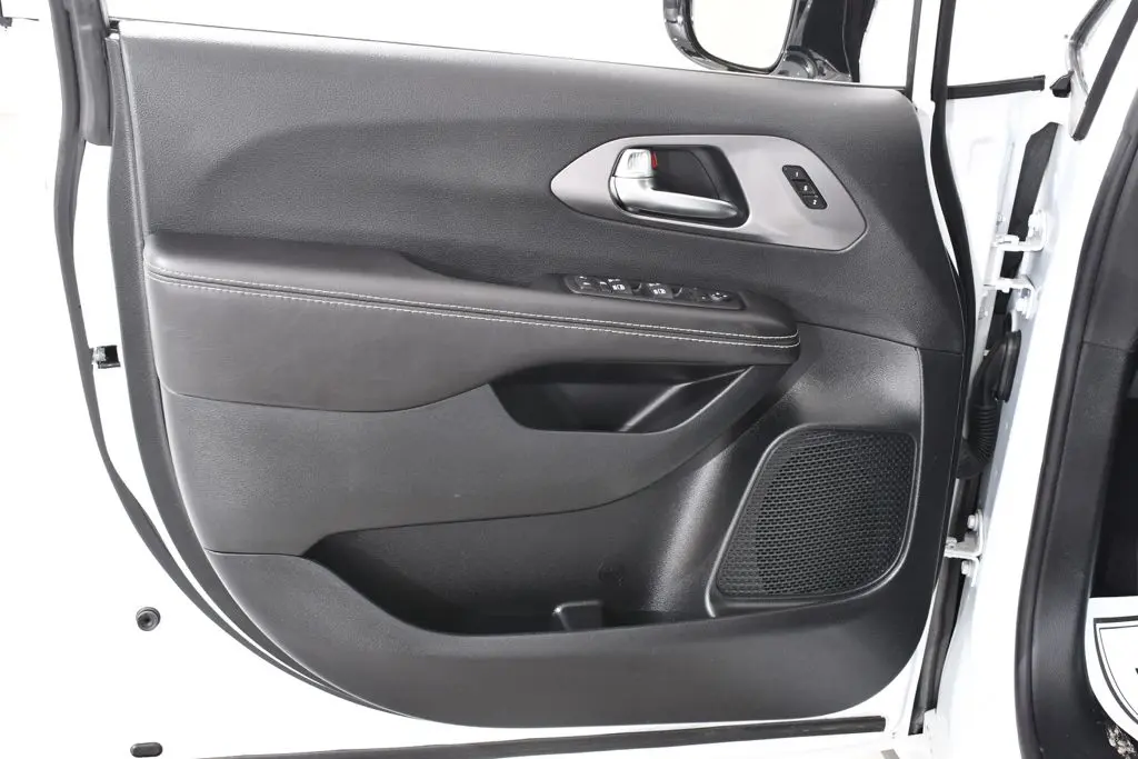 2026 Chrysler Pacifica - $61,900