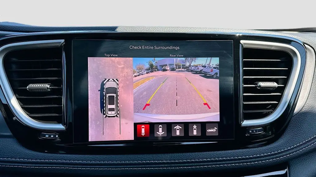 2026 Chrysler Pacifica Select