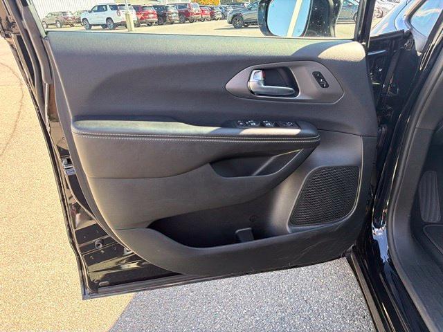 2026 Chrysler Pacifica - $28,883