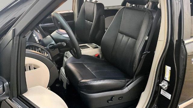 2015 Chrysler Town and Country Touring