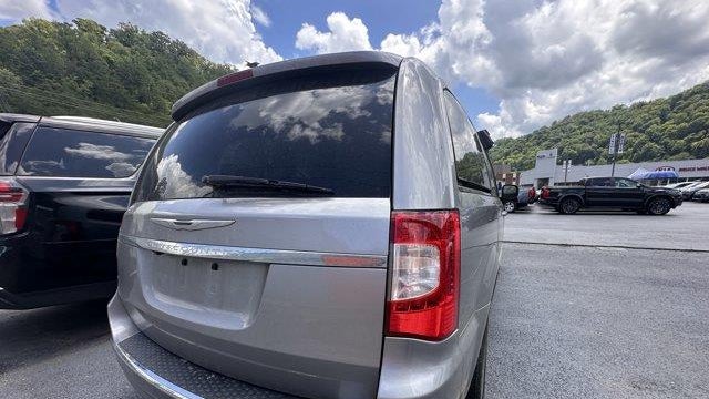 2016 Chrysler Town and Country Touring