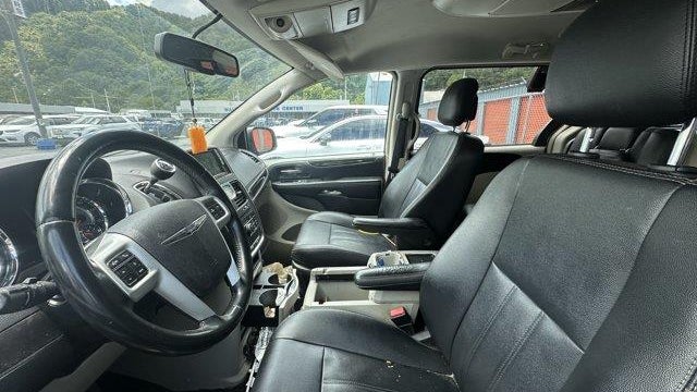2016 Chrysler Town and Country Touring
