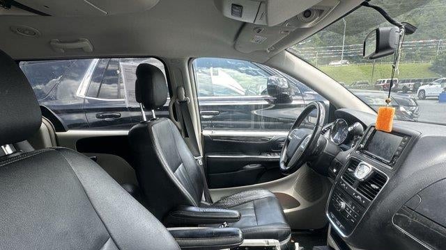 2016 Chrysler Town and Country Touring
