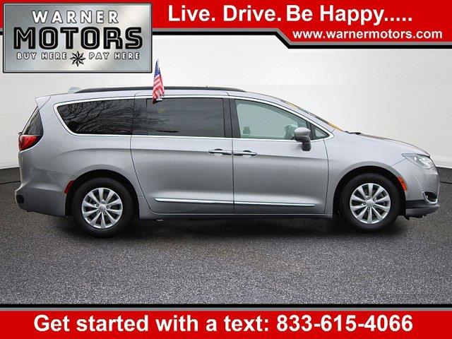 2017 Chrysler Pacifica - $13,989