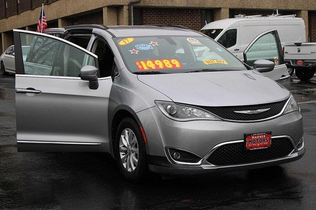 2017 Chrysler Pacifica - $13,989
