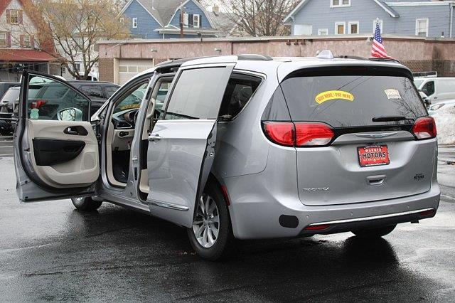 2017 Chrysler Pacifica - $13,989