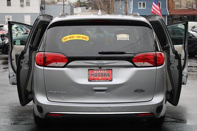 2017 Chrysler Pacifica - $13,989