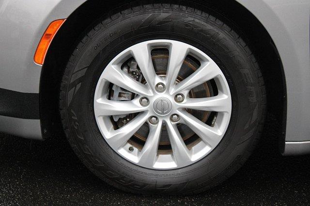 2017 Chrysler Pacifica - $13,989
