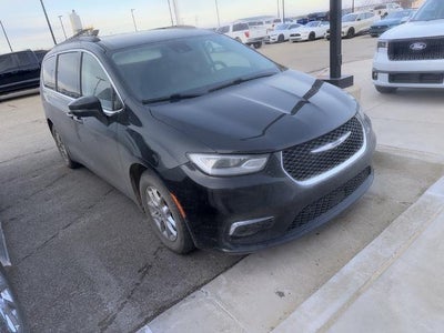 Photo of a 2022 Chrysler Pacifica Touring L 4DR Mini-Van for sale