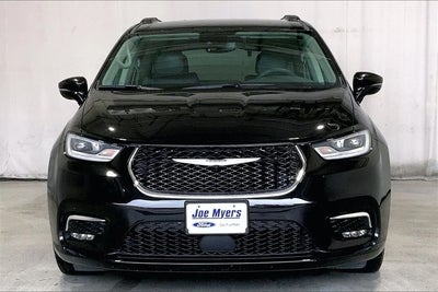 Photo of a 2022 Chrysler Pacifica Touring L 4DR Mini-Van for sale