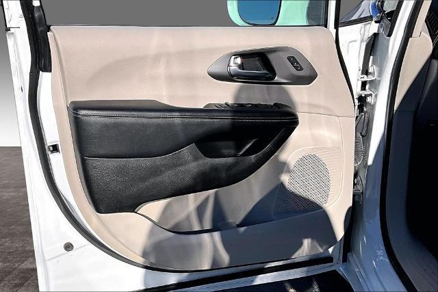 2022 Chrysler Pacifica - $24,078