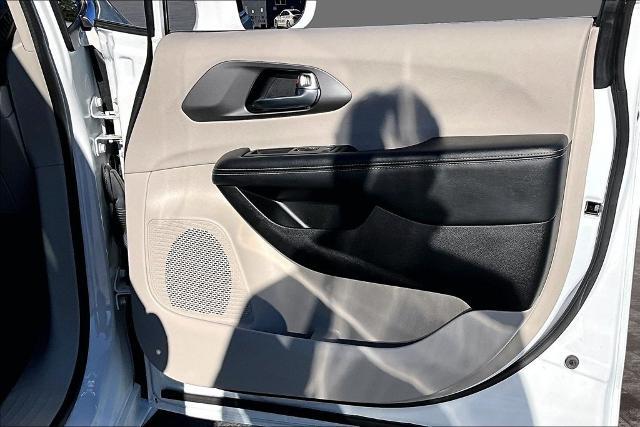 2022 Chrysler Pacifica - $24,078