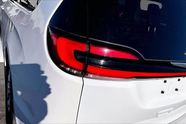 2022 Chrysler Pacifica - $24,078