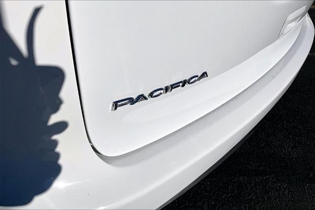 2022 Chrysler Pacifica - $24,078