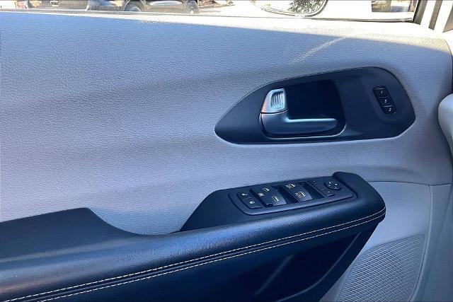 2022 Chrysler Pacifica - $24,078