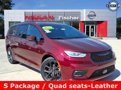 Photo of a 2023 Chrysler Pacifica Touring L 4DR Mini-Van for sale