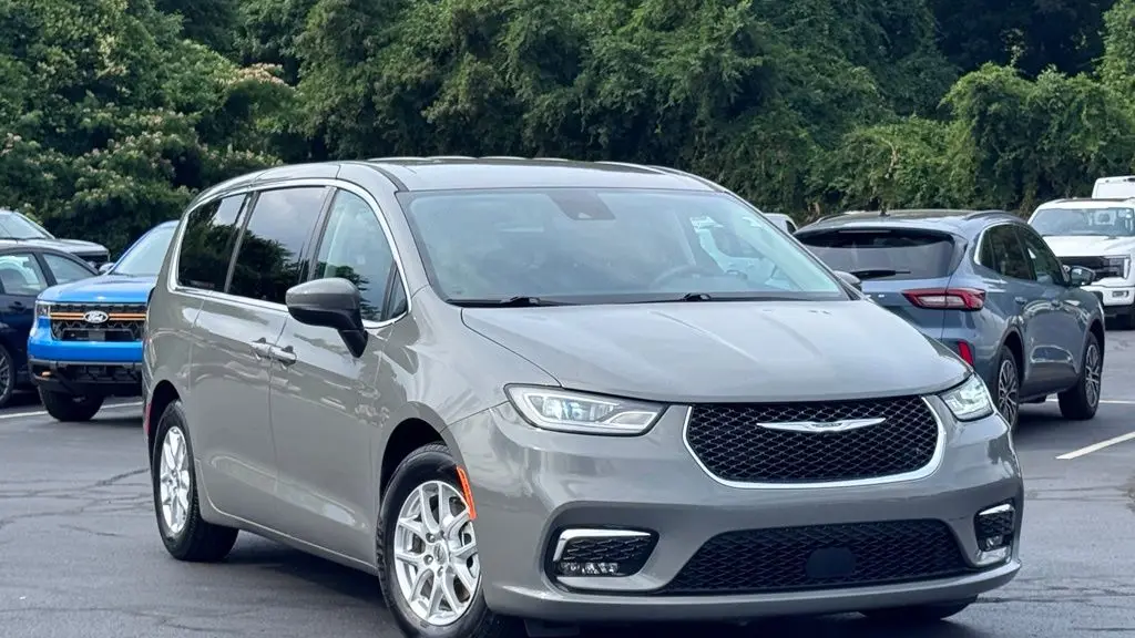 Preowned 2023 Chrysler Pacifica Touring L for Sale