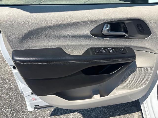 2023 Chrysler Pacifica - $20,555