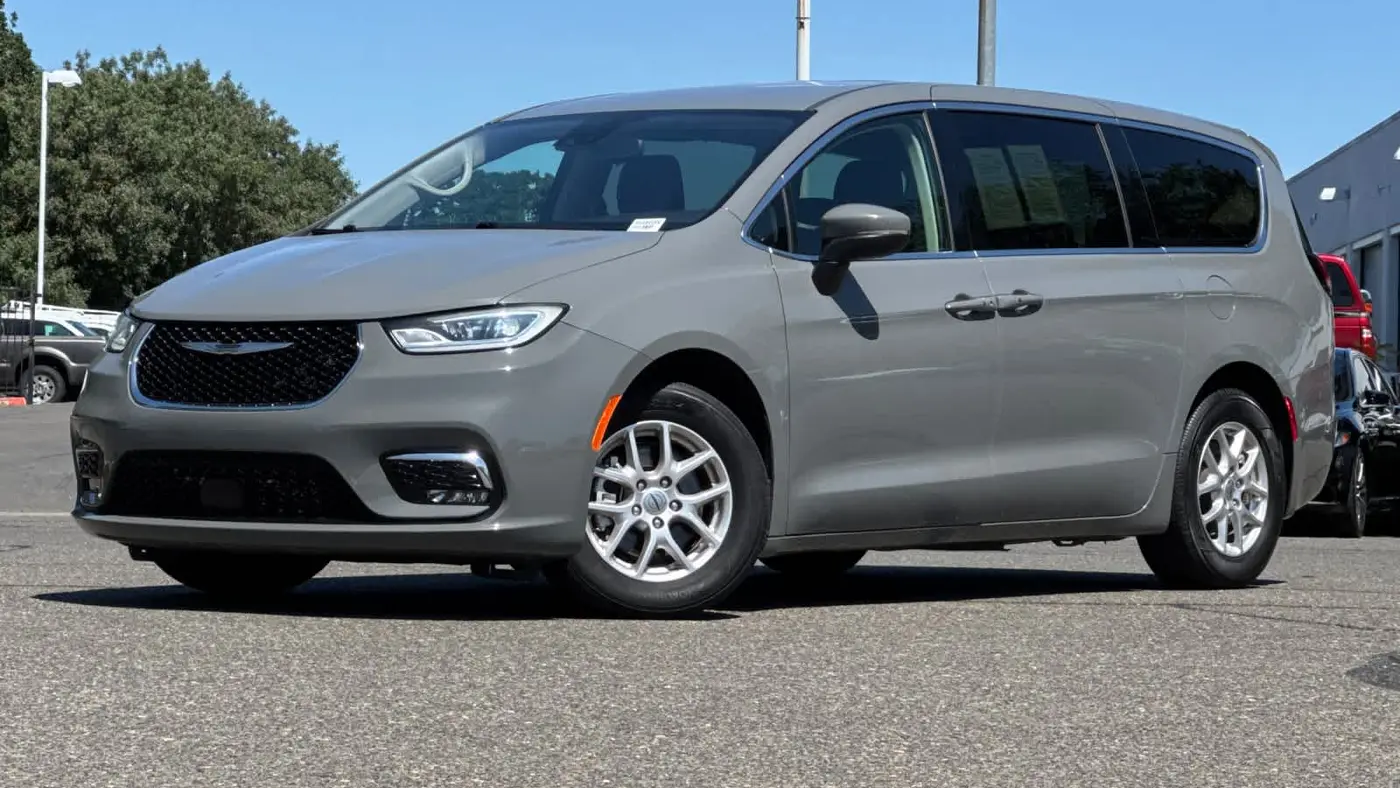 Preowned 2023 Chrysler Pacifica Touring L for Sale