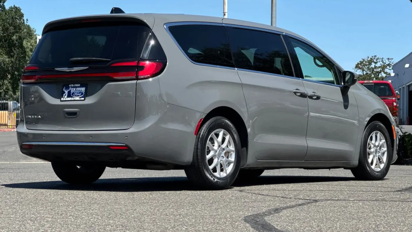 2023 Chrysler Pacifica Touring L