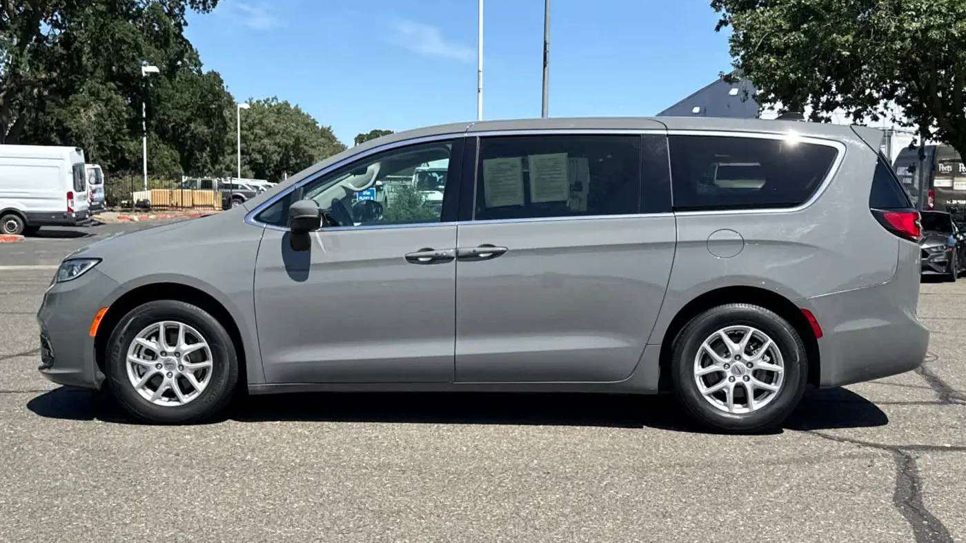 2023 Chrysler Pacifica Touring L
