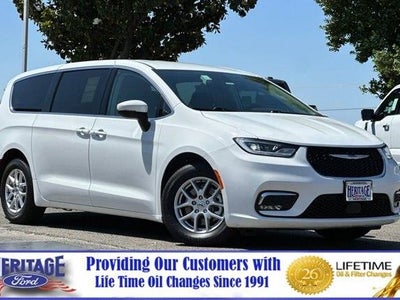 Photo of a 2023 Chrysler Pacifica Touring L 4DR Mini-Van for sale