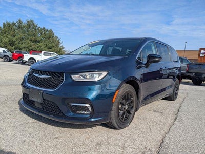 Photo of a 2023 Chrysler Pacifica Touring L 4DR Mini-Van for sale