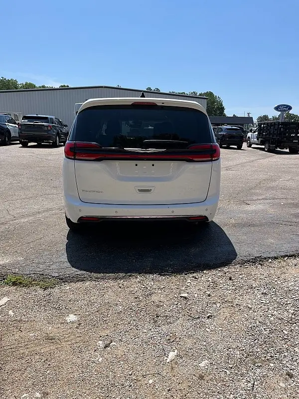 2023 Chrysler Pacifica - $24,998