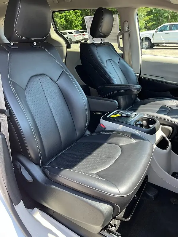 2023 Chrysler Pacifica - $24,998