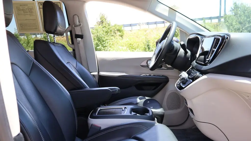 2023 Chrysler Pacifica Touring L