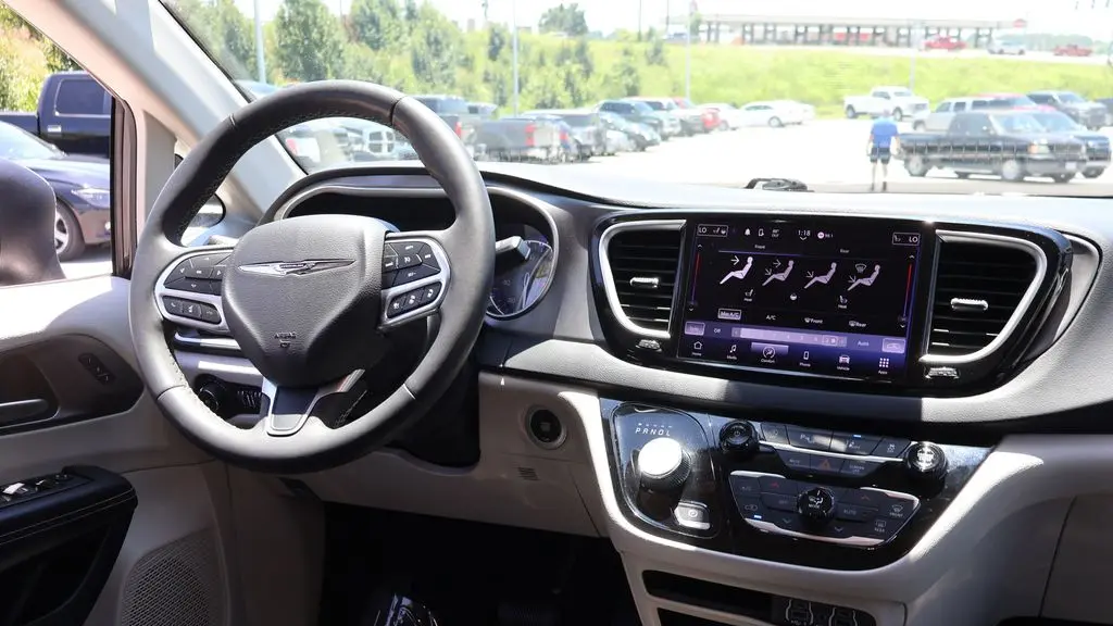 2023 Chrysler Pacifica Touring L