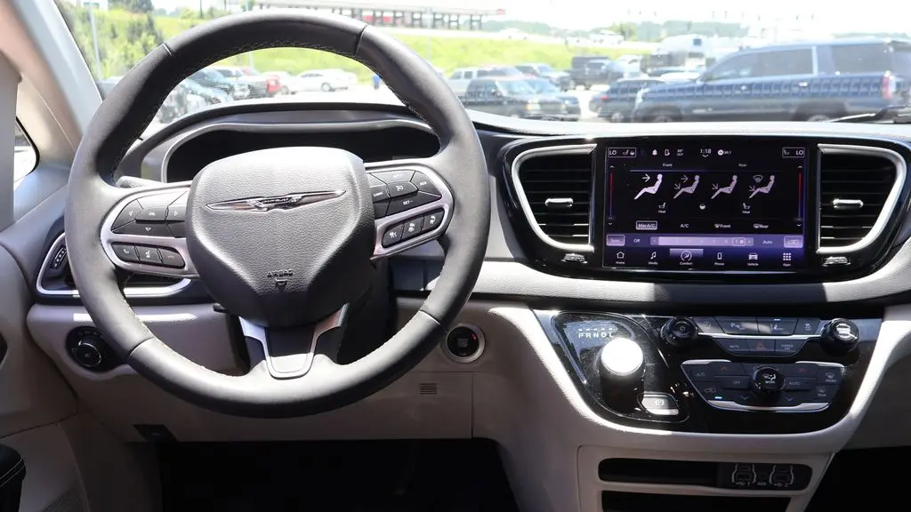 2023 Chrysler Pacifica Touring L