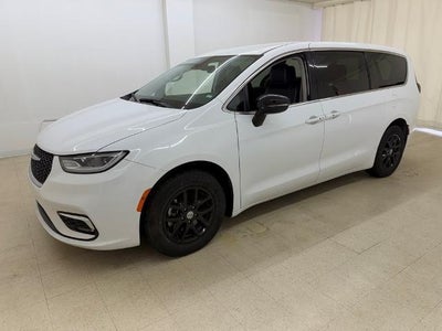 Photo of a 2024 Chrysler Pacifica Touring L 4DR Mini-Van for sale