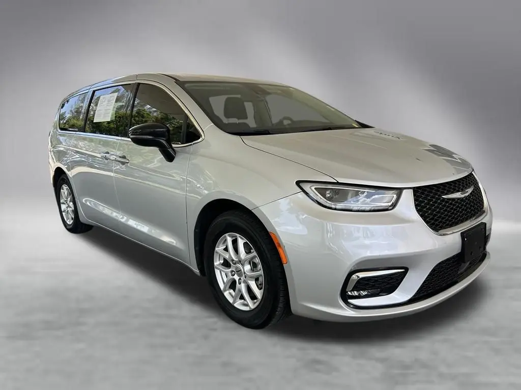 2024 Chrysler Pacifica - $17,305