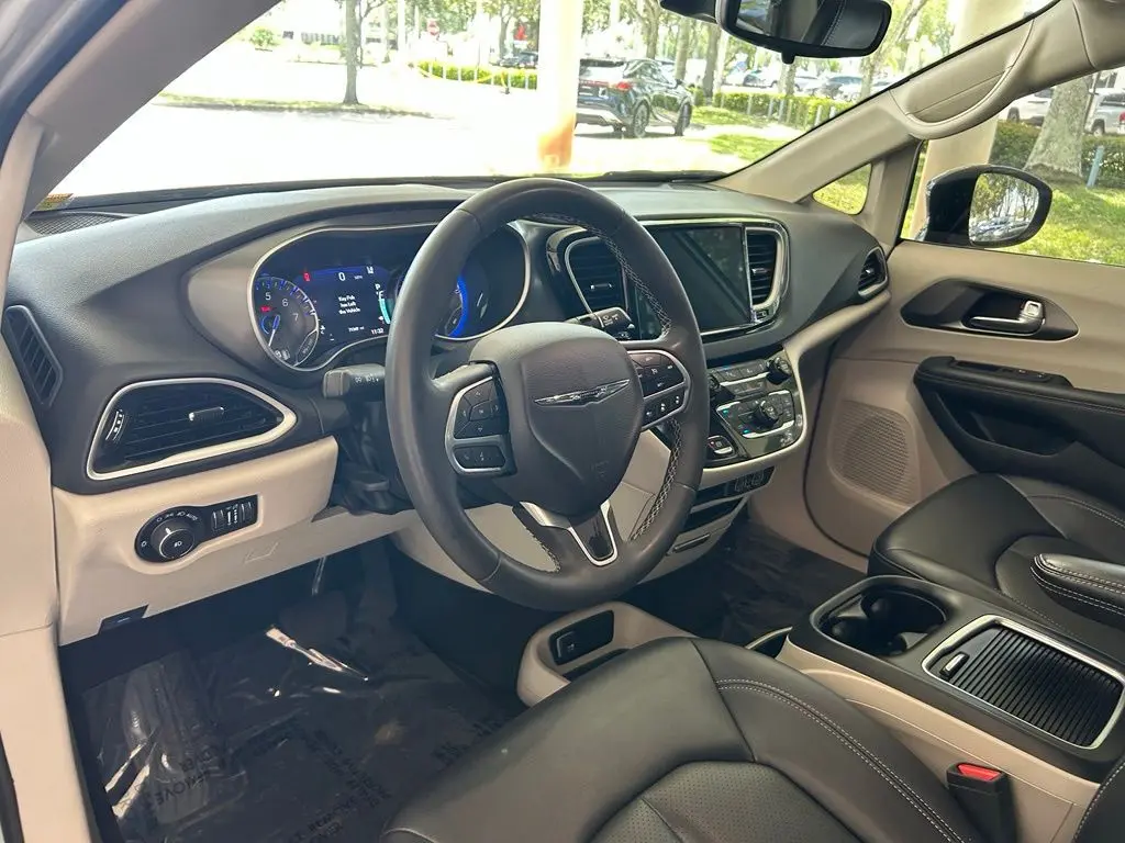 2024 Chrysler Pacifica - $17,305