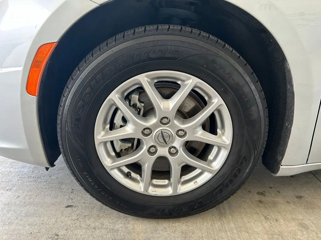 2024 Chrysler Pacifica - $17,305