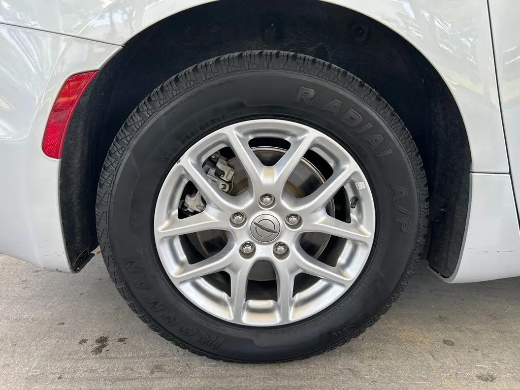 2024 Chrysler Pacifica - $17,305