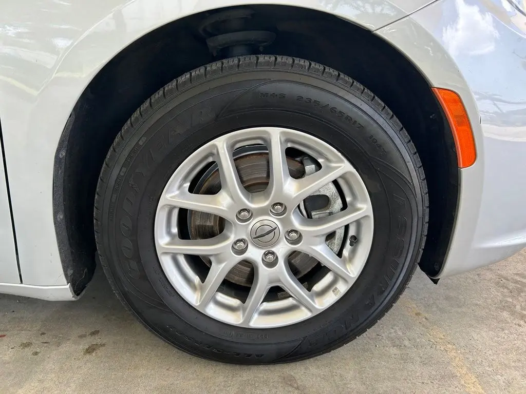 2024 Chrysler Pacifica - $17,305