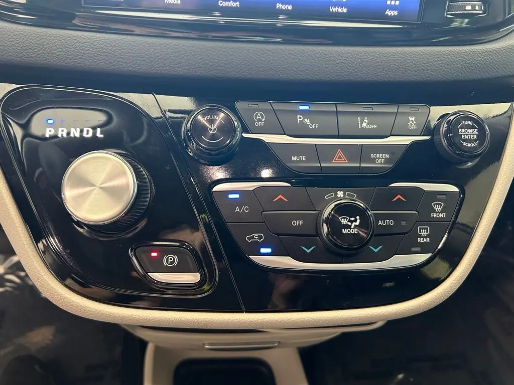 2024 Chrysler Pacifica - $17,305