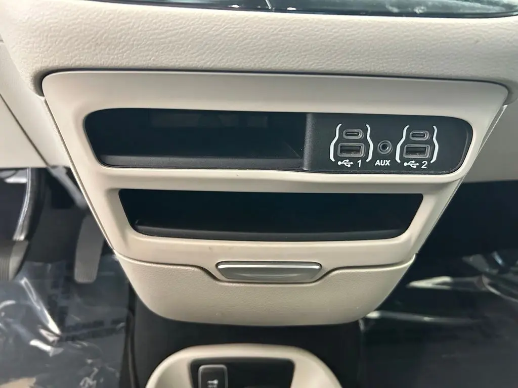 2024 Chrysler Pacifica - $17,305