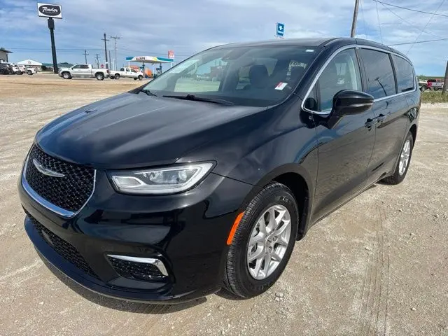 2024 Chrysler Pacifica - $23,400