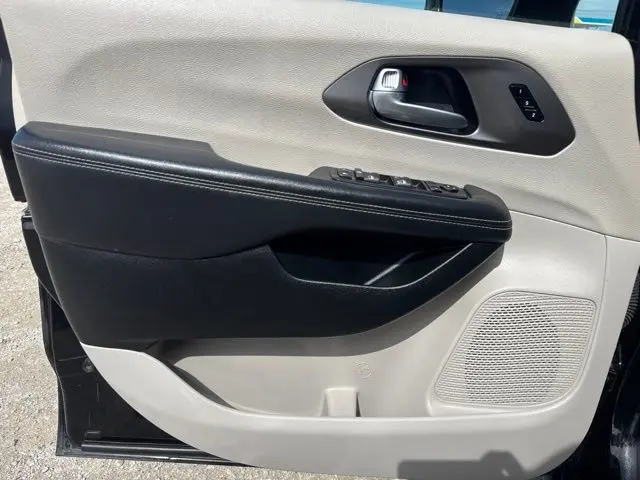2024 Chrysler Pacifica - $23,400