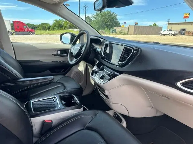 2024 Chrysler Pacifica - $23,400