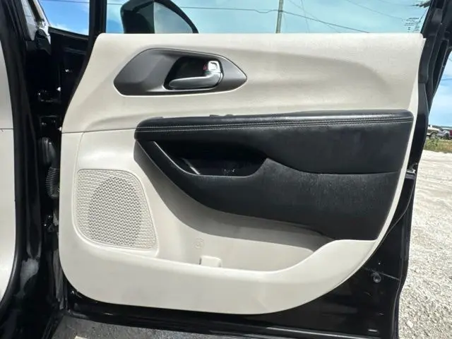 2024 Chrysler Pacifica - $23,400