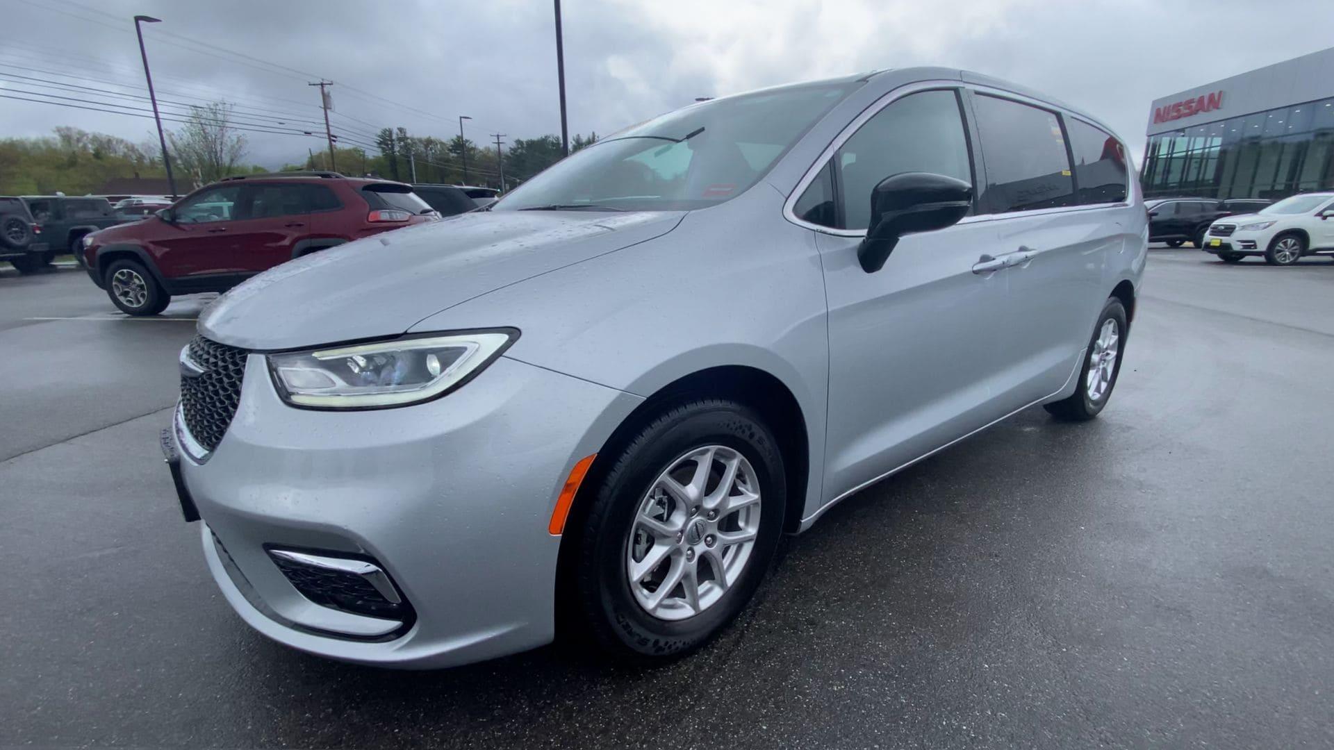 2024 Chrysler Pacifica Touring L