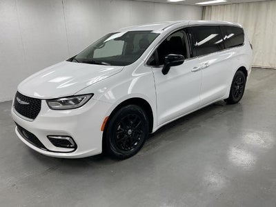 Photo of a 2024 Chrysler Pacifica Touring L 4DR Mini-Van for sale