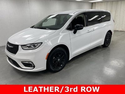 Photo of a 2024 Chrysler Pacifica Touring L 4DR Mini-Van for sale