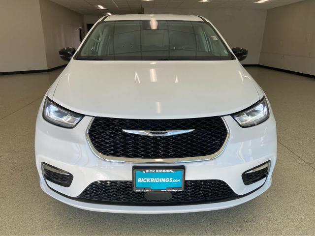 2024 Chrysler Pacifica - $26,415